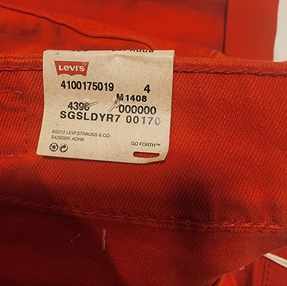 NWT Levi’s Plus Size Red Denim Shorts - Picture 5 of 6